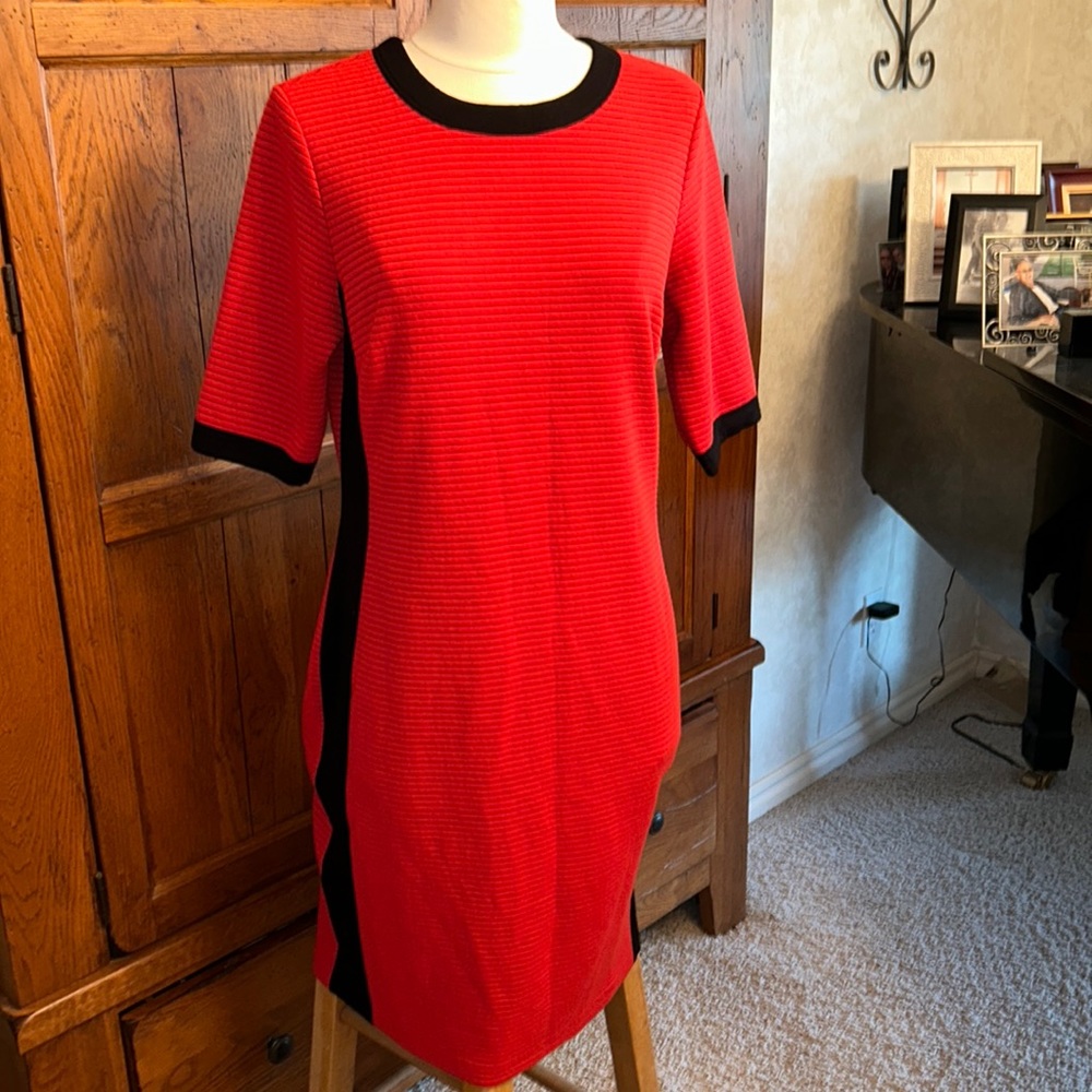🆕Red KAREN KANE DRESS w/Black Side Panels, Accents & Pin Stripes & Back Zipper.
